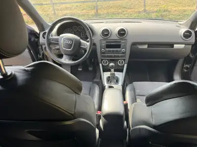 Audi A3 Sedan 2010 — Élégance sportive S-Line, 200 ch bien entretenue — intérieur