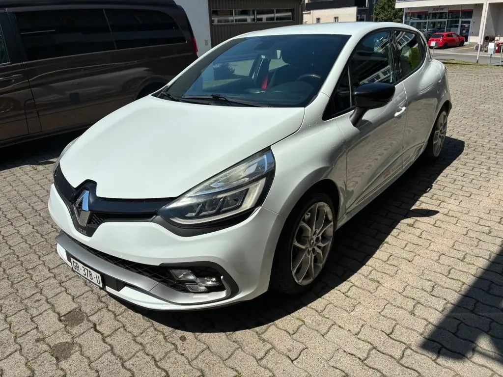 Renault Clio 2017 — Berline compacte automatique, 200 ch dynamiques — vista esterna