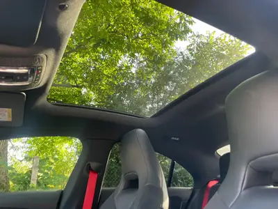 Mercedes-Benz CLA 35 AMG — Berline sportive 306 ch, transmission intégrale — cruscotto