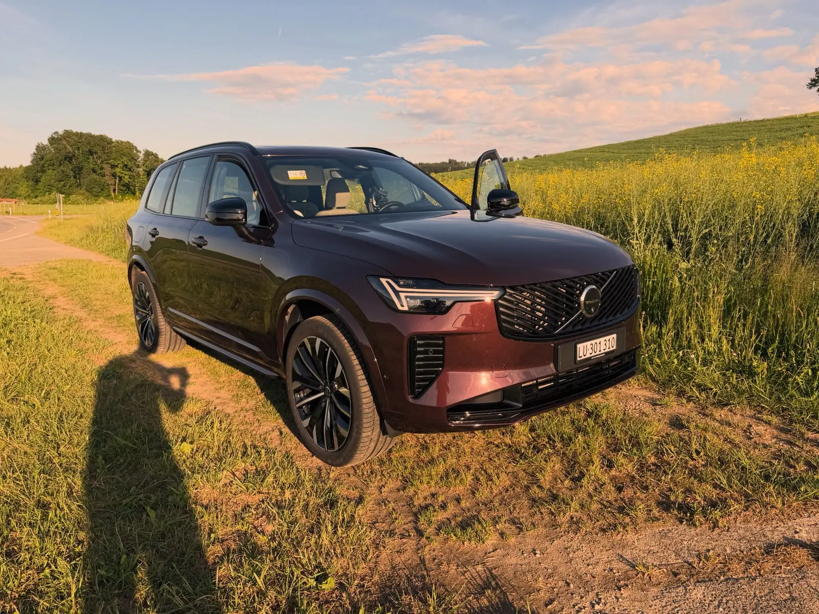 Volvo XC90 2025 — SUV 7 places hybride, 30 000 km seulement — vue extérieure