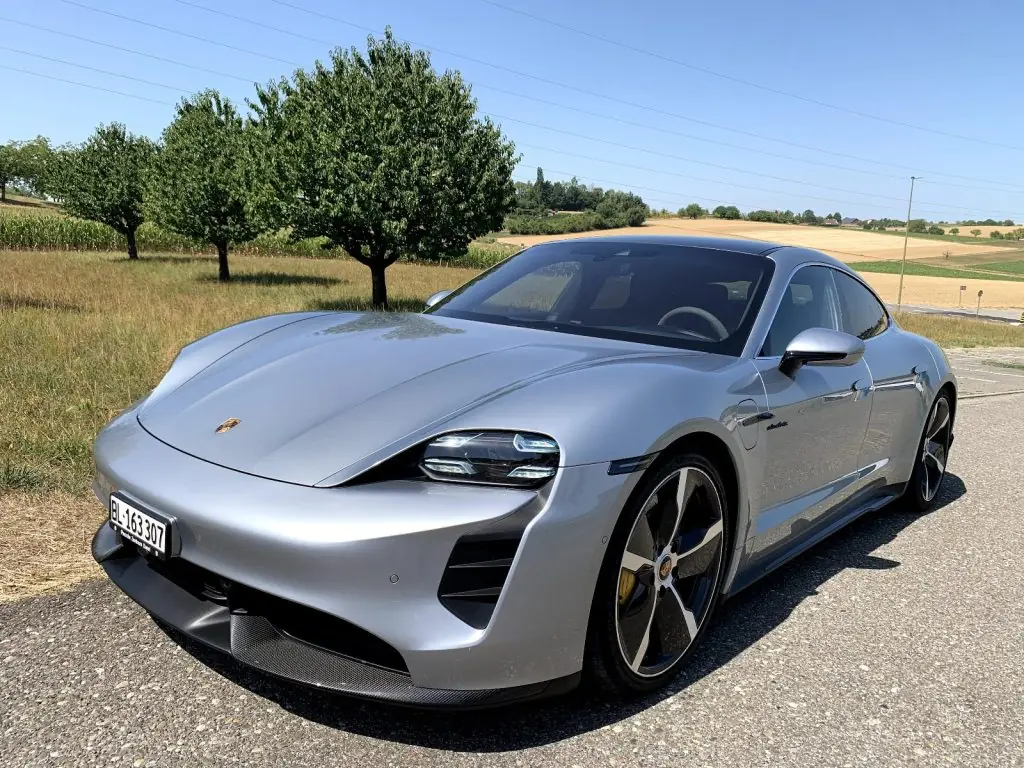 Porsche Taycan — Berline électrique haute performance 761 ch, 43'600 km