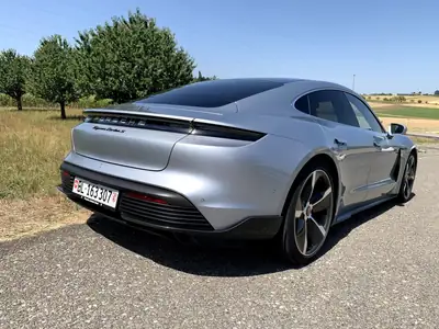 Porsche Taycan — Berline électrique haute performance 761 ch, 43'600 km — détail