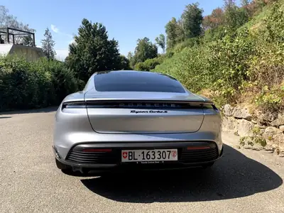 Porsche Taycan — Berline électrique haute performance 761 ch, 43'600 km — tableau de bord