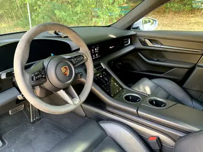 Porsche Taycan — Berline électrique haute performance 761 ch, 43'600 km — Miniature 9