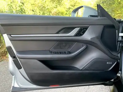 Porsche Taycan — Berline électrique haute performance 761 ch, 43'600 km — Miniature 10