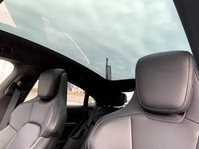 Porsche Taycan — Berline électrique haute performance 761 ch, 43'600 km — Miniature 13