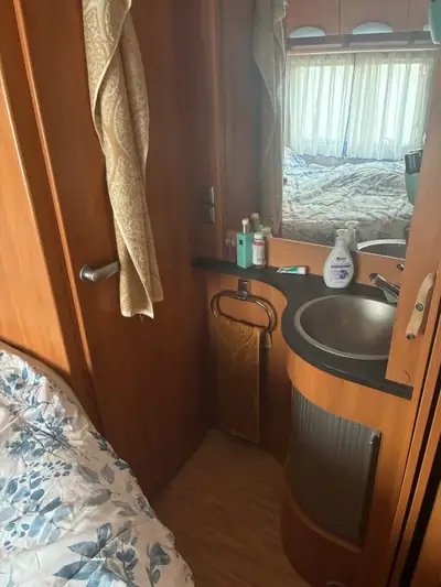 ERIBA Nova — Camping-car électrique compact, 40'000 km seulement — Miniatura 7