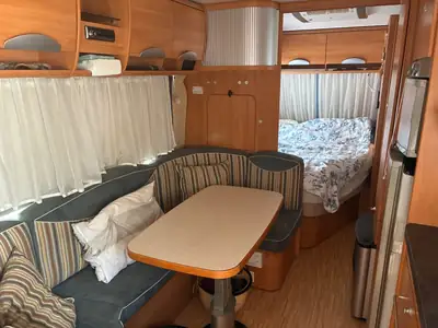 ERIBA Nova — Camping-car électrique compact, 40'000 km seulement — Miniatura 8