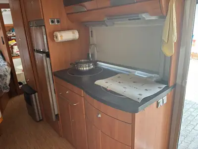 ERIBA Nova — Camping-car électrique compact, 40'000 km seulement — Miniatura 9