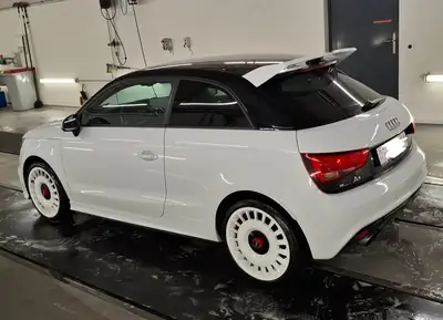 Audi A1 Quattro 2.0 TFSI 256 PS — Une édition rare mondiale, sportive et polyvalente — fianco
