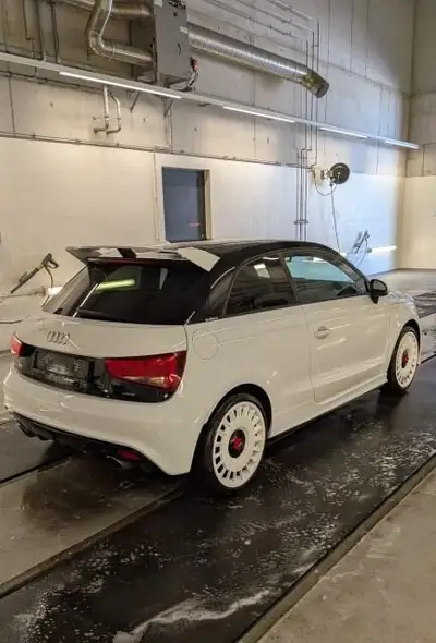 Audi A1 Quattro 2.0 TFSI 256 PS — Une édition rare mondiale, sportive et polyvalente — Miniatura 8