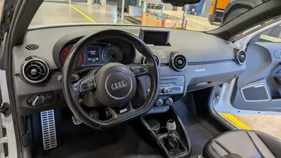 Audi A1 Quattro 2.0 TFSI 256 PS — Une édition rare mondiale, sportive et polyvalente — Miniatura 13