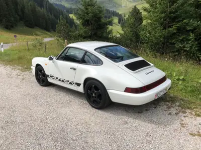 Porsche 911 Coupé 1989 — Légende des années 80, motorisation atmosphérique 250 ch — vista posteriore