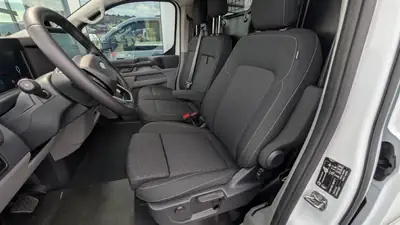 Ford Transit 2026 — Utilitaire diesel performant, 170 ch et transmission automatique — Miniature 7