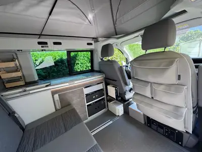 VW California 2023 — L'van lifestyle diesel avec équipements premium, 19'000 km — Miniature 10