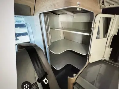 VW California 2023 — L'van lifestyle diesel avec équipements premium, 19'000 km — Miniature 13