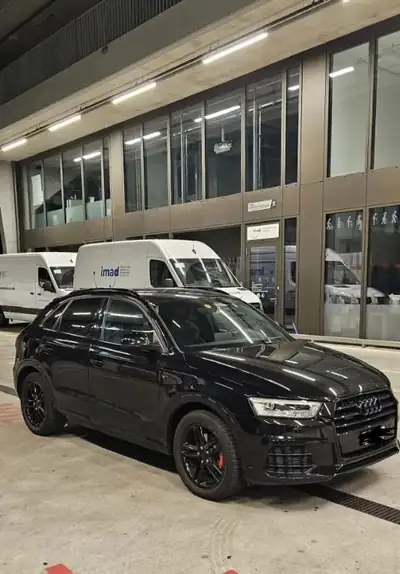 Audi Q3 2.0 TDI Quattro — SUV premium noir full black, entretien régulier — exterior view
