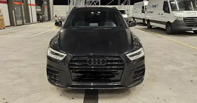 Audi Q3 2.0 TDI Quattro — SUV premium noir full black, entretien régulier — rear view