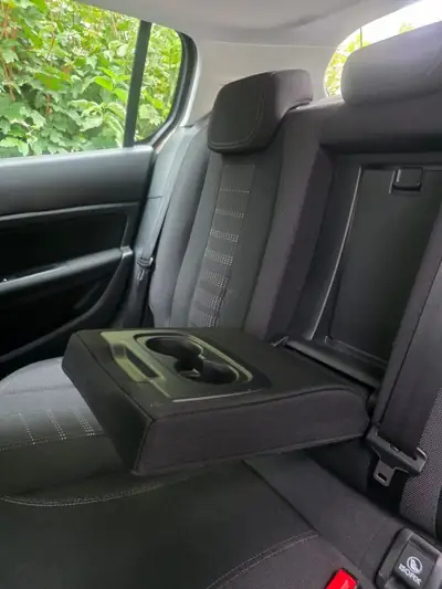 Peugeot 308 — Berline compacte fiable, équipée et entretenue — dettaglio