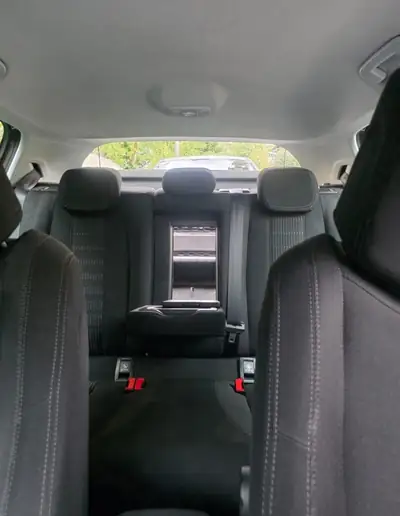 Peugeot 308 — Berline compacte fiable, équipée et entretenue — Miniatura 7
