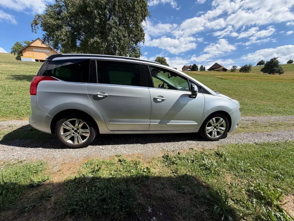 Peugeot 5008 2012 occasion Zug — 1
