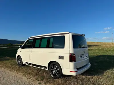 VW T6 California — Le camping-car premium 4MOTION, entièrement équipé et entretenu — fianco