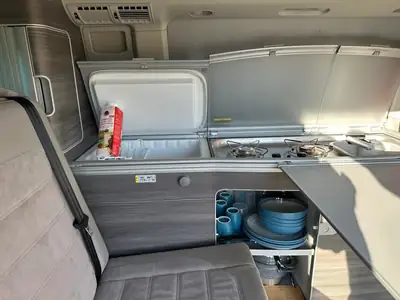 VW T6 California — Le camping-car premium 4MOTION, entièrement équipé et entretenu — Miniatura 7