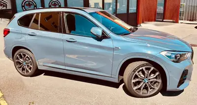 BMW X1 2022 — Hybride rechargeable PHEV, 63'000 km, pneus neufs — côté