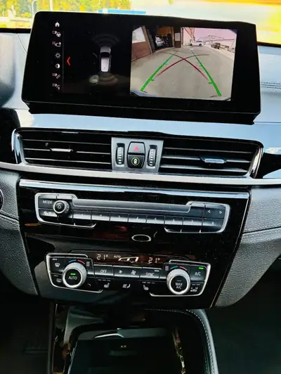 BMW X1 2022 — Hybride rechargeable PHEV, 63'000 km, pneus neufs — Miniature 9