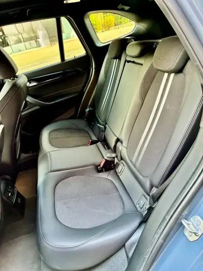 BMW X1 2022 — Hybride rechargeable PHEV, 63'000 km, pneus neufs — Miniature 10