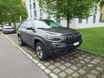 Jeep Cherokee Trailhawk — SUV 4x4 robuste, moteur 272 ch et équipement offroad premium — Miniatur 7
