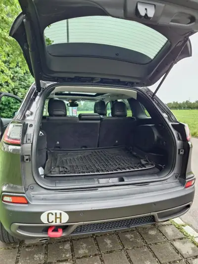Jeep Cherokee Trailhawk — SUV 4x4 robuste, moteur 272 ch et équipement offroad premium — Miniatur 14
