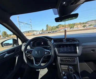 VW Tiguan 2024 — SUV diesel 200 ch, première main, état neuf avec toit — Thumbnail 9