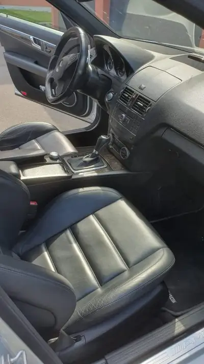 Mercedes-Benz C 63 AMG Break — 457 ch, Prestige et Performance — interni