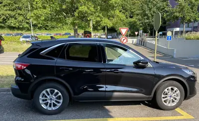 Ford Kuga 2022 — SUV diesel 190 ch, seulement 22'000 km, équipement premium — vista posteriore