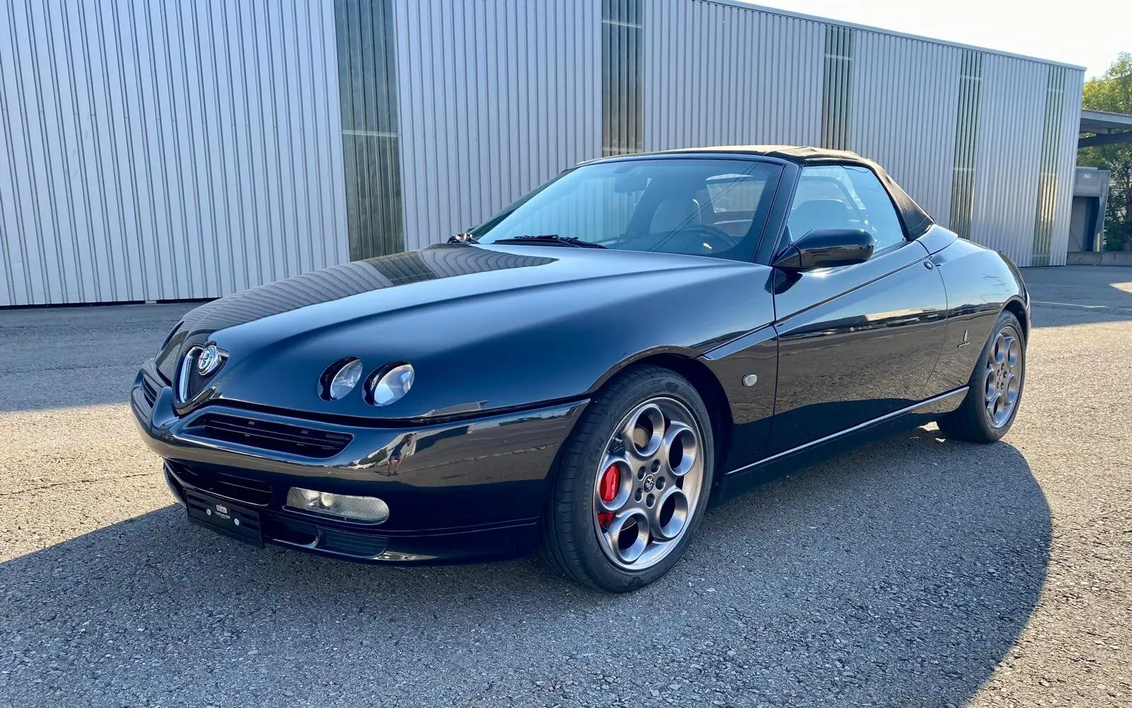 Alfa Romeo Spider 2001 — Roadster légendaire, 218 ch, noir profond