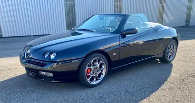 Alfa Romeo Spider 2001 — Roadster légendaire, 218 ch, noir profond — arrière