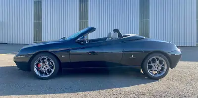 Alfa Romeo Spider 2001 — Roadster légendaire, 218 ch, noir profond — intérieur