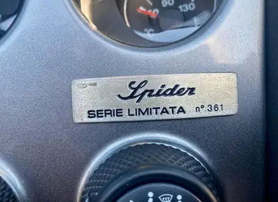 Alfa Romeo Spider 2001 — Roadster légendaire, 218 ch, noir profond — Miniature 7