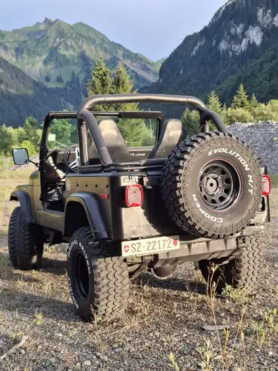 JEEP CJ7 V8 — Légende américaine 1978, sound V8 authentique et verdeck complet — Miniature 7