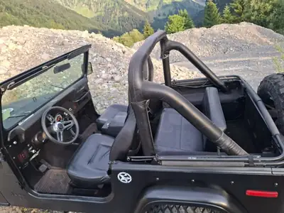 JEEP CJ7 V8 — Légende américaine 1978, sound V8 authentique et verdeck complet — Miniature 9
