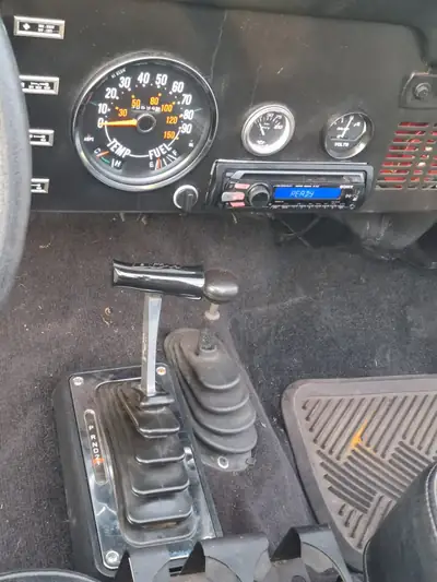 JEEP CJ7 V8 — Légende américaine 1978, sound V8 authentique et verdeck complet — Miniature 11