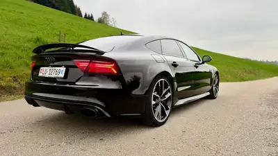 Audi RS7 Sportback 2016 — V8 biturbo 605 ch, équipement dynamique complet — côté