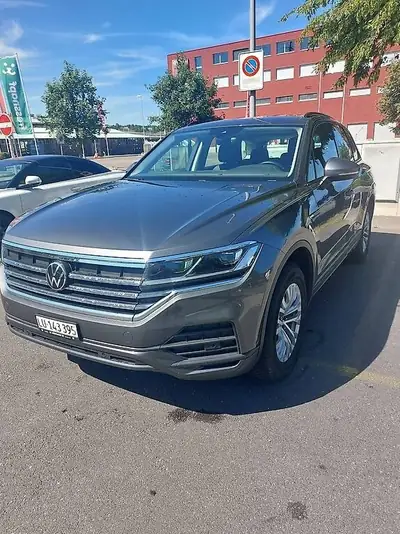 VW Touareg 3.0 TDI 231 ch — SUV premium diesel, entretien VW complet, prêt à partir — vue extérieure