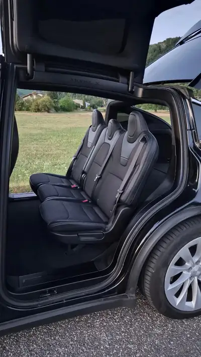 Tesla Model X 2017 — SUV électrique 7 places, 524 ch et autonomie premium — arrière