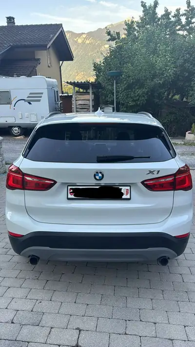 BMW X1 2017 — SUV Compact Polyvalent, Traction Intégrale xDrive — Heckansicht