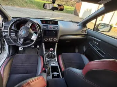 Subaru WRX 2015 — Berline sportive 300 ch, transmission manuelle, entretien Subaru — intérieur