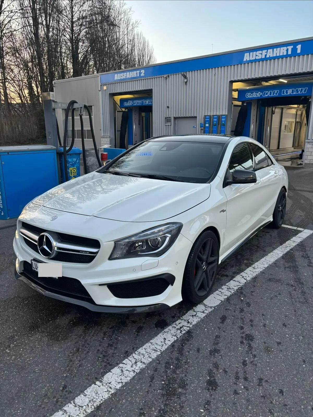 Mercedes-Benz CLA 45 AMG — Berline sportive 360 ch, entretien complet, 8 jeux de roues