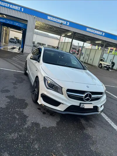 Mercedes-Benz CLA 45 AMG — Berline sportive 360 ch, entretien complet, 8 jeux de roues — Seitenansicht