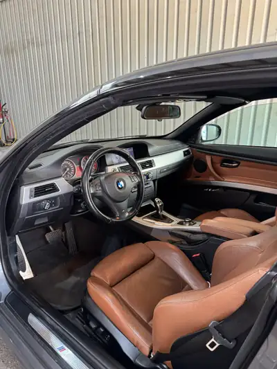 BMW 335 Cabriolet 2011 — Roadster sportif 306 ch, transmission automatique — dashboard